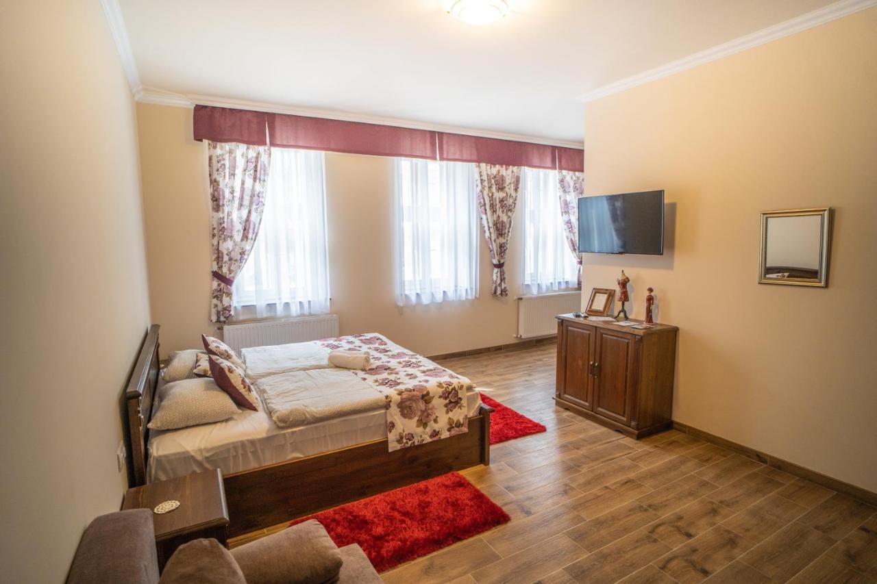 Toscana Apartman ยูลา ภายนอก รูปภาพ