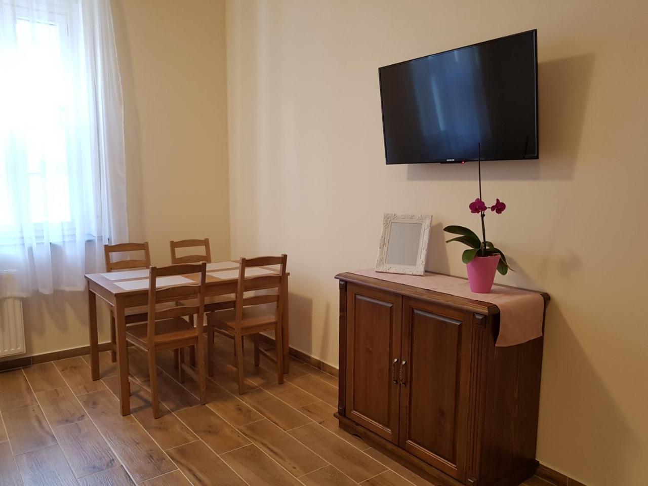 Toscana Apartman ยูลา ภายนอก รูปภาพ