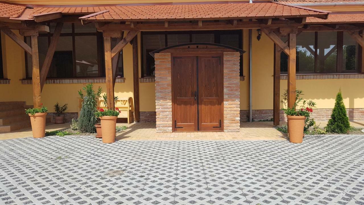 Toscana Apartman ยูลา ภายนอก รูปภาพ