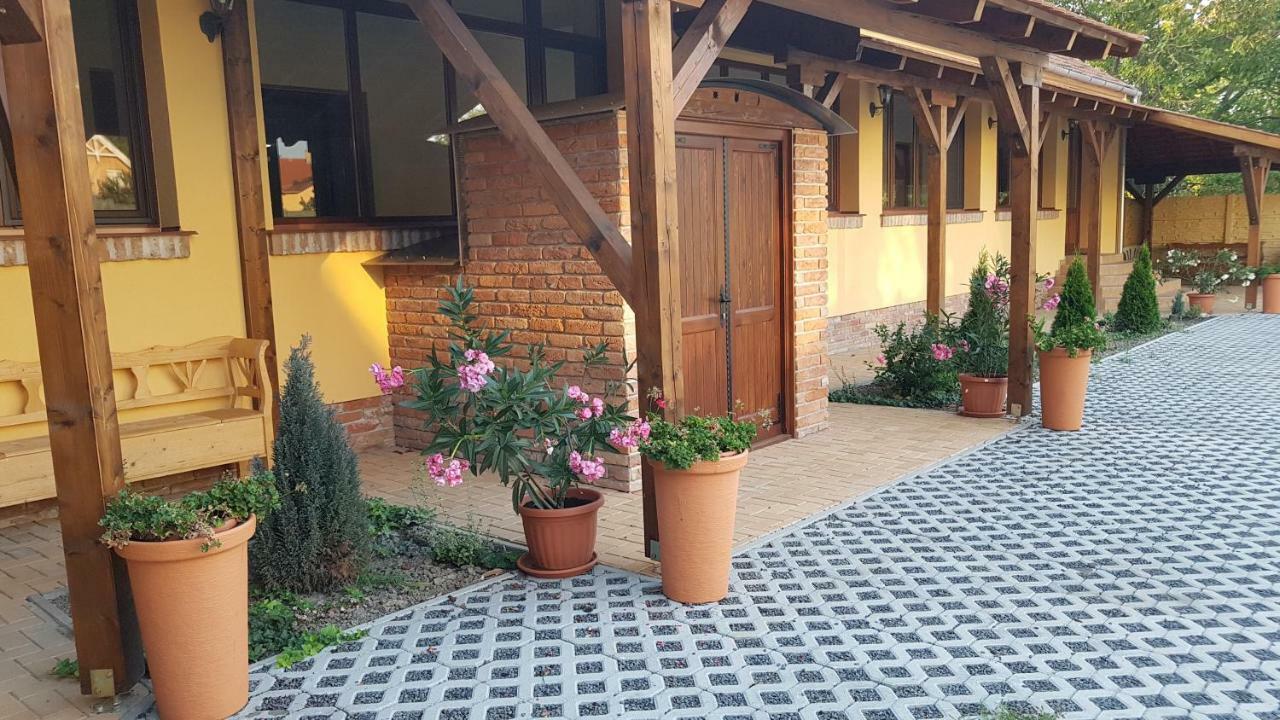 Toscana Apartman ยูลา ภายนอก รูปภาพ