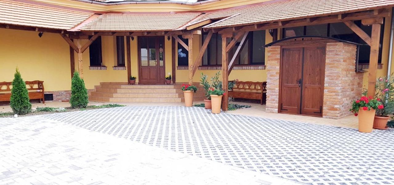 Toscana Apartman ยูลา ภายนอก รูปภาพ